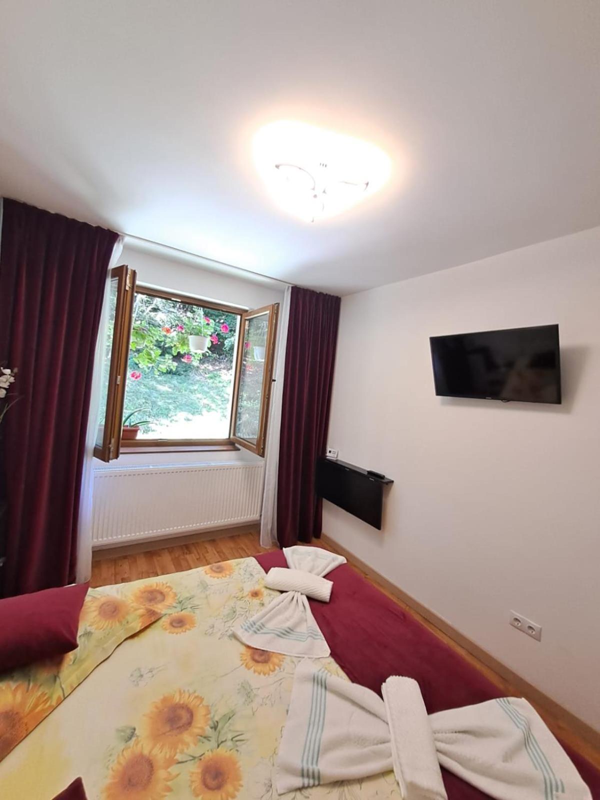 Appartamento Garsoniera Flori - Sinaia Esterno foto